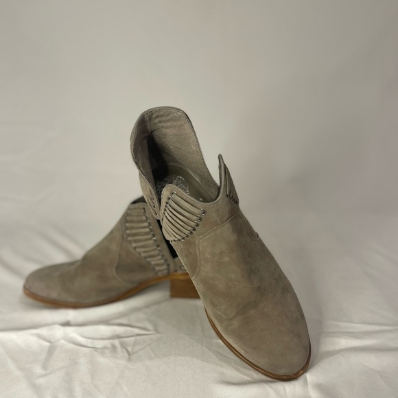 Vince Camuto Vc Pevista booties size 7 - Picture 13 of 14